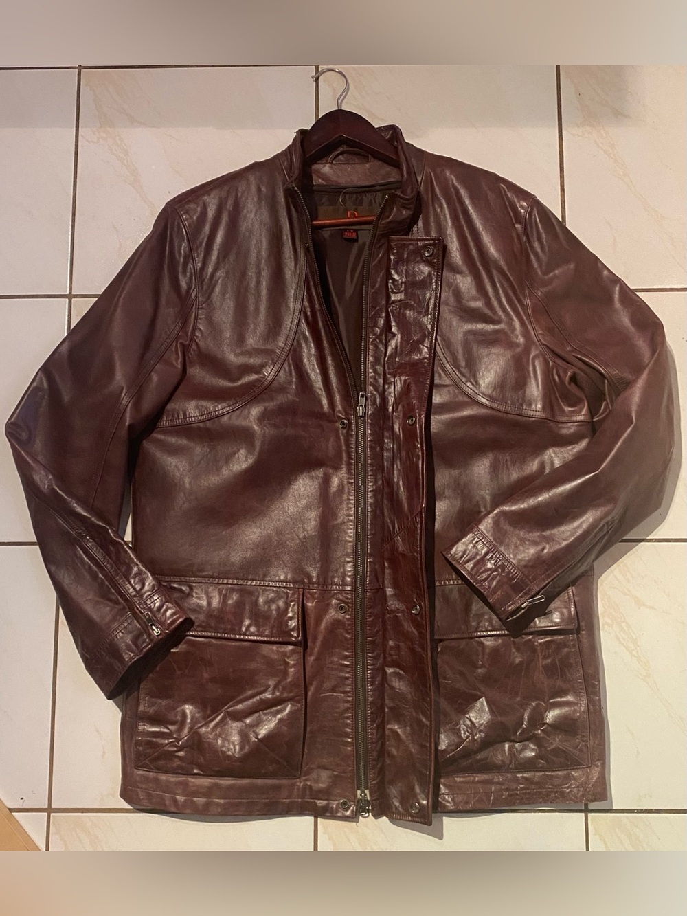 Vintage Danier Men's Brown
Leather Jacket - Style 80073 - Size L- With Zip-Out L